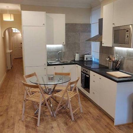 לונדון Battersea 3-Bedroom Apartment With Patio Garden מראה חיצוני תמונה