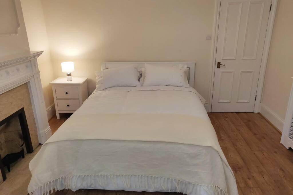 לונדון Battersea 3-Bedroom Apartment With Patio Garden מראה חיצוני תמונה