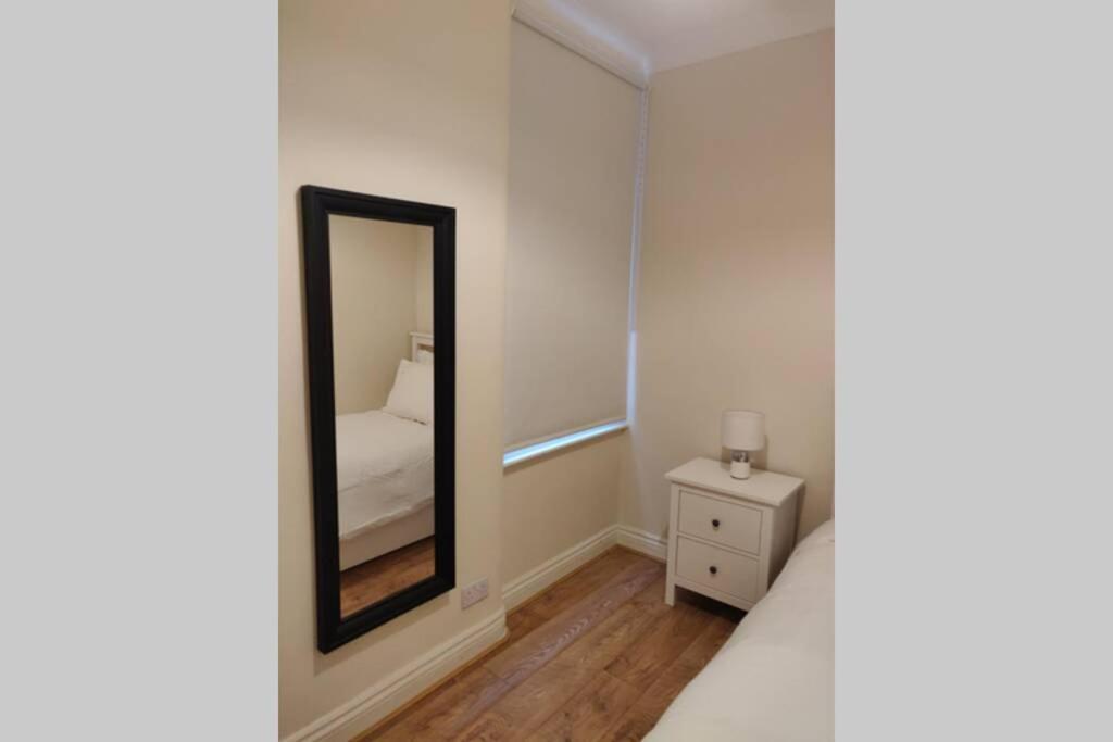 לונדון Battersea 3-Bedroom Apartment With Patio Garden מראה חיצוני תמונה