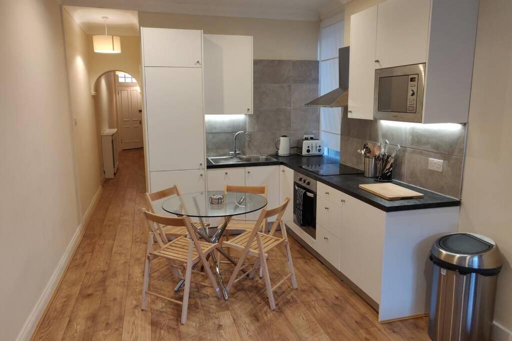 לונדון Battersea 3-Bedroom Apartment With Patio Garden מראה חיצוני תמונה